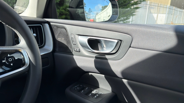 Volvo Xc60 2.0 B4P Plus Dark 5dr Geartronic Petrol Estate